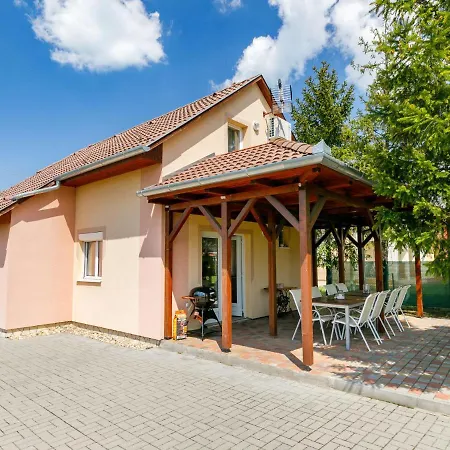 Сasa de vacaciones Pear Trees By Interhome